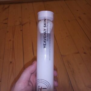 It cosmetics foundation brush